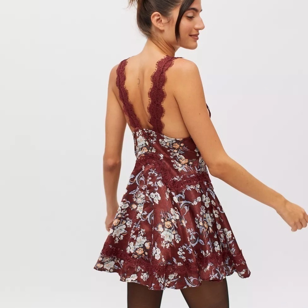 Urban Outfitters Satin Maroon Floral Tiffany Lace Mini Tulle Lined Mini Dress XS - Picture 4 of 17